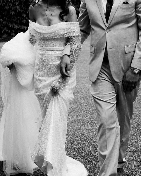 glitter mermaid wedding dress 2023 off the shoulder long sleeves draped train long sequined bridal gown women vestidos de noiva, White
glitter mermaid wedding dress 2023 off the shoulder long sleeves draped train long sequined bridal gown women vestidos de noiva, White