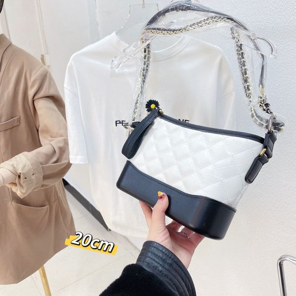 luxury shoulder bag calf leather classic quilted metal chain shoulder bag designer ladies outdoor conventional shopping bag retro underarm h
luxury shoulder bag calf leather classic quilted metal chain shoulder bag designer ladies outdoor conventional shopping bag retro underarm h