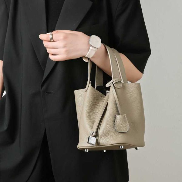 designer luxury vegetable basket layer cowhide solid color simple and portable bucket elling temperament versatile women's bag picotin
designer luxury vegetable basket layer cowhide solid color simple and portable bucket elling temperament versatile women's bag picotin