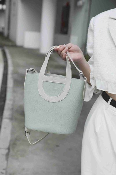 designer luxury bag layer cowhide pig nose vegetable basket bucket women's leather hand one shoulder mommy bag2sc4h2od picotin
designer luxury bag layer cowhide pig nose vegetable basket bucket women's leather hand one shoulder mommy bag2sc4h2od picotin