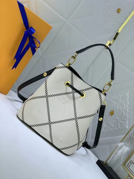 bb escale bucket handbag luxury empreinte bag high-quality designer handbags wallets ladies genuine leather shoulder and crossbody giant flo, Black;red
bb escale bucket handbag luxury empreinte bag high-quality designer handbags wallets ladies genuine leather shoulder and crossbody giant flo, Black;red