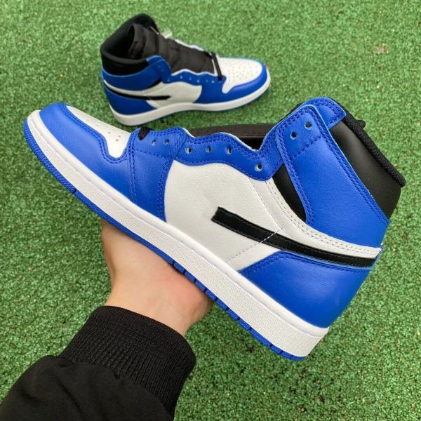 1 basketball shoes game royal black summit white jumpman 1 outdoor shoes sneaker sports with original box
1 basketball shoes game royal black summit white jumpman 1 outdoor shoes sneaker sports with original box