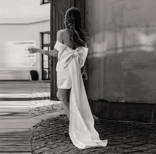 2021 simple short sheath wedding dresses with big bow back off shoulder white ivory satin bridal gowns outdoor graden beach b8486463
2021 simple short sheath wedding dresses with big bow back off shoulder white ivory satin bridal gowns outdoor graden beach b8486463