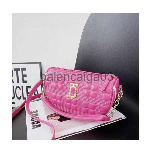 designer burbrery tb bag tote shoulder messenger handbag mens womans luxurious new vintage fashion pink large capacity single shoulder zippe
designer burbrery tb bag tote shoulder messenger handbag mens womans luxurious new vintage fashion pink large capacity single shoulder zippe