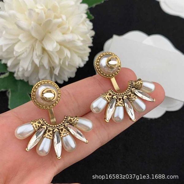 early spring 2023 crystal pearl gold wind earrings palace style light luxury net red same female, Golden
early spring 2023 crystal pearl gold wind earrings palace style light luxury net red same female, Golden