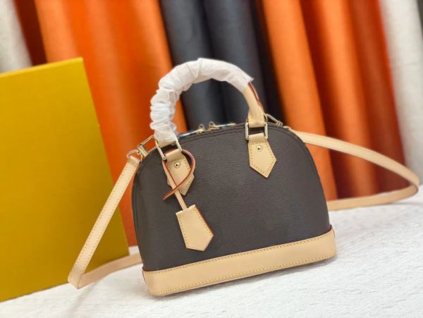 2023 luxurys designers shell bags with lock alma bb 25cm fashion women shoulder messenger bag leather handbags ladies cosmetic crossbody tot, Black;red
2023 luxurys designers shell bags with lock alma bb 25cm fashion women shoulder messenger bag leather handbags ladies cosmetic crossbody tot, Black;red