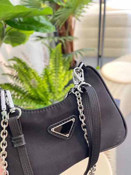 fashion re-edition 2005 nylon woman luxurys men designers bags lady womens mens crossbody tote hobo shoulder purses handbags bag wallet back, Black;red
fashion re-edition 2005 nylon woman luxurys men designers bags lady womens mens crossbody tote hobo shoulder purses handbags bag wallet back, Black;red