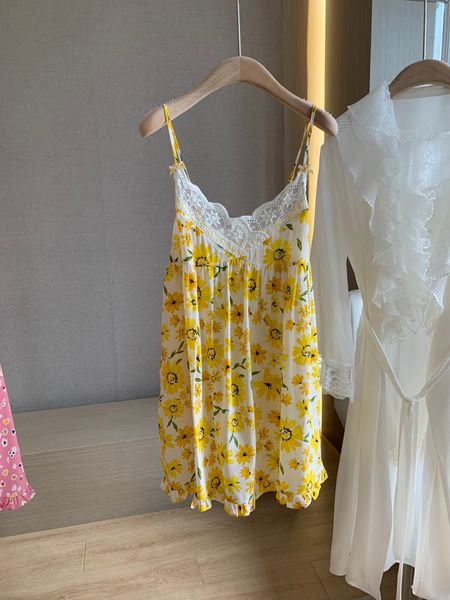 sling dress lady fan fragmented flowers loose, slim, sweet, cute, and fresh girl, Black;gray
sling dress lady fan fragmented flowers loose, slim, sweet, cute, and fresh girl, Black;gray