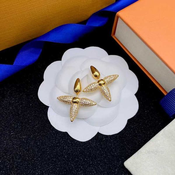 designer earring luxury v letters pearl designer stud earrings for women 18k gold silver shining diamond stone brand love earring earing par, Golden;silver
designer earring luxury v letters pearl designer stud earrings for women 18k gold silver shining diamond stone brand love earring earing par, Golden;silver