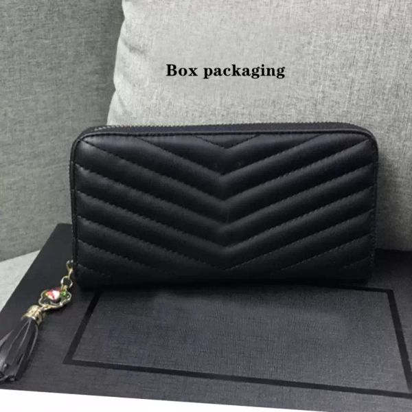 2021 luxury designers classic wallet with box lady handbag flip clutch bag wholesale, Red;black
2021 luxury designers classic wallet with box lady handbag flip clutch bag wholesale, Red;black