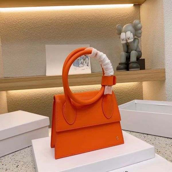 high version shoulder bag designer cross-body handbag leather handheld clamshell vintage leather wallet women's small square thin strap
high version shoulder bag designer cross-body handbag leather handheld clamshell vintage leather wallet women's small square thin strap