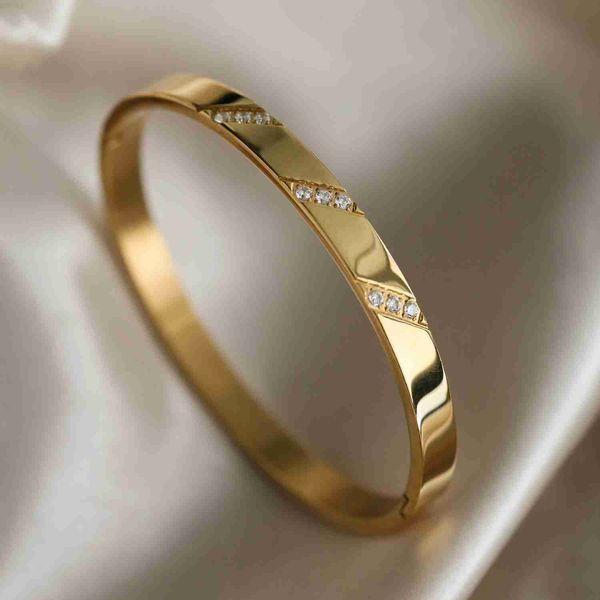 luxury 18k gold plated stainless steel bangle bracelet girls love white cubic zirconia bangles jewelry women, Black
luxury 18k gold plated stainless steel bangle bracelet girls love white cubic zirconia bangles jewelry women, Black