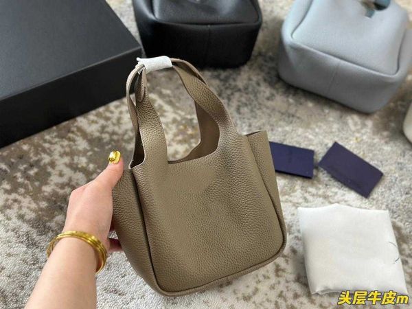 woman shopping bag handbag quality leather purse tote fashion shoulder tote bags genuine leather mini size 18*16cm
woman shopping bag handbag quality leather purse tote fashion shoulder tote bags genuine leather mini size 18*16cm