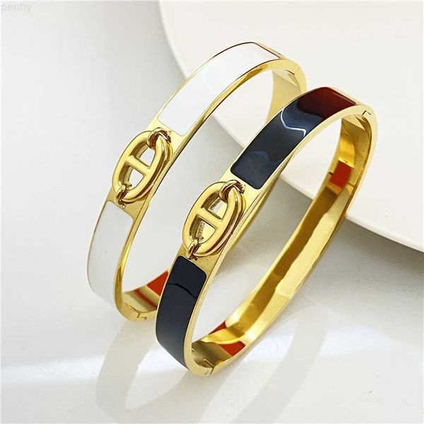 classic fashion brand jewelry 8 shape charm bangle enamel pignose titanium steel no tarnish waterproof h bracelet, Black
classic fashion brand jewelry 8 shape charm bangle enamel pignose titanium steel no tarnish waterproof h bracelet, Black