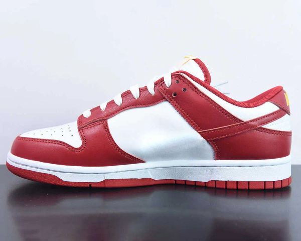 2023 basketball shoes duks low gym red skateboard shoes white-university gold-gym red running shoe outdoor sports sneakers with box
2023 basketball shoes duks low gym red skateboard shoes white-university gold-gym red running shoe outdoor sports sneakers with box
