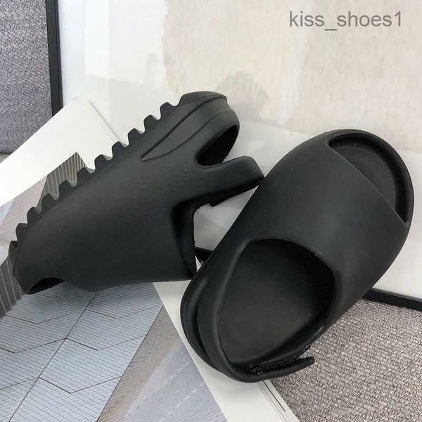 2023kids shoes happy feet slippers children slides foam slippers boy gril beach sandals shoe toddler christmas runner black white green summ, Black;grey
2023kids shoes happy feet slippers children slides foam slippers boy gril beach sandals shoe toddler christmas runner black white green summ, Black;grey
