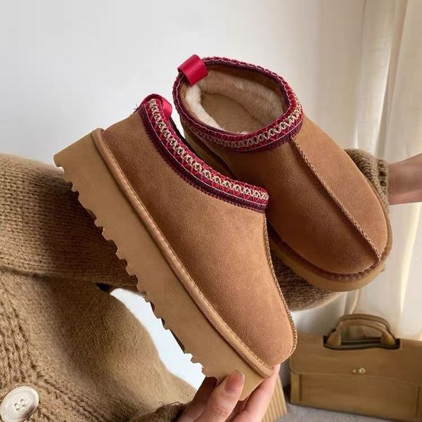 Hot sell luxury Designer Womens Tazz Slippers winter fashion Platform Tasman Slipper Mustard Seed Ultra Mini Boot Classic maroon letter Tag Designer Snow boots
Hot sell luxury Designer Womens Tazz Slippers winter fashion Platform Tasman Slipper Mustard Seed Ultra Mini Boot Classic maroon letter Tag Designer Snow boots