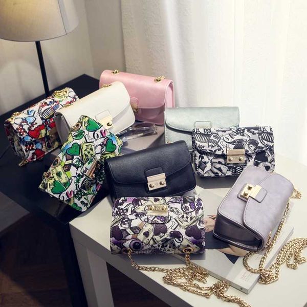 shoulder bags new women summer graffiti ladies designer handbags chain mini bag messenger for clutch 230404
shoulder bags new women summer graffiti ladies designer handbags chain mini bag messenger for clutch 230404