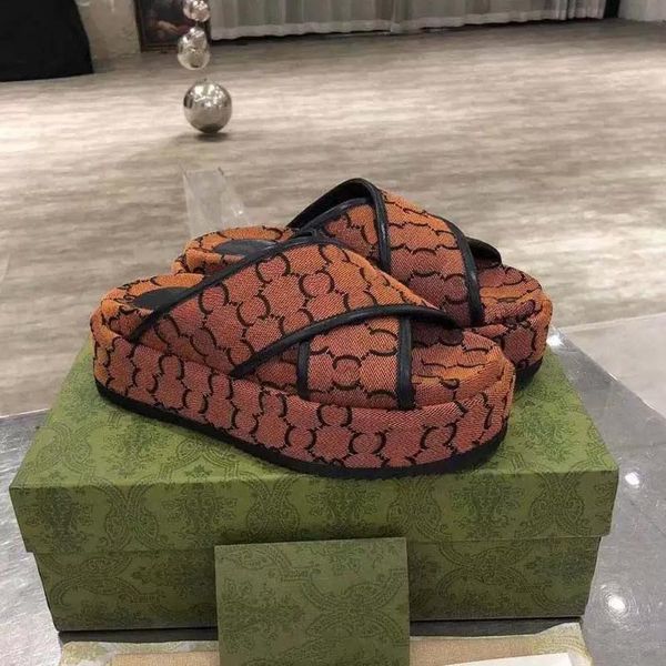 2023luxury flat sandals design embroidery black thick soled slippers shallow beach leisure indoor complete set of accessories 35-41
2023luxury flat sandals design embroidery black thick soled slippers shallow beach leisure indoor complete set of accessories 35-41