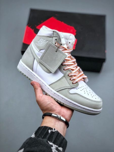 basketball shoes 1s high seafoam healing orange white jumpman 1 og rte outdoor shoes sneaker sports with original box
basketball shoes 1s high seafoam healing orange white jumpman 1 og rte outdoor shoes sneaker sports with original box