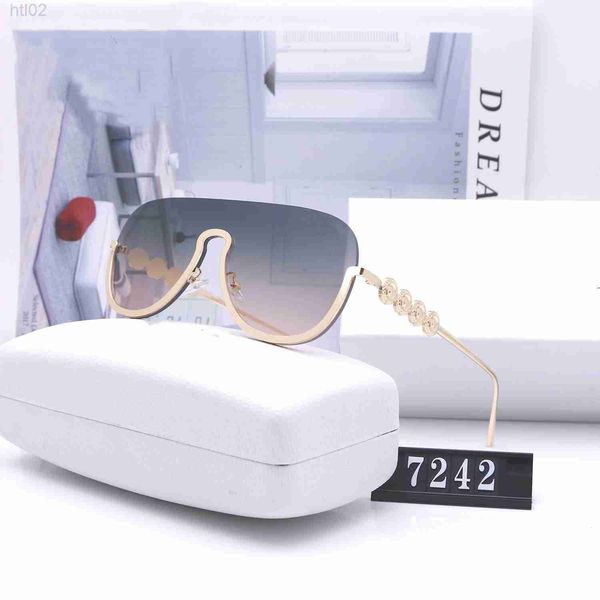 luxurious designer versage sunglasses vercace overseas 2021 fanjia women's street shooting polarizing glasses 7242, White;black
luxurious designer versage sunglasses vercace overseas 2021 fanjia women's street shooting polarizing glasses 7242, White;black