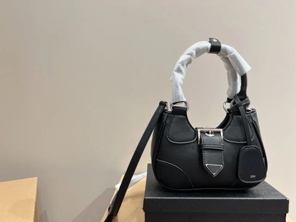 mt women's designer bag luxury designer bag women's handbag leather handbag cute half moon hand fashion messenger angled shoulder
mt women's designer bag luxury designer bag women's handbag leather handbag cute half moon hand fashion messenger angled shoulder