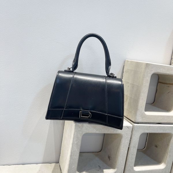 classic women's bag hourglass bag designer handbag fashion single handle portable one shoulder bag purse luxury oblique body messenger
classic women's bag hourglass bag designer handbag fashion single handle portable one shoulder bag purse luxury oblique body messenger