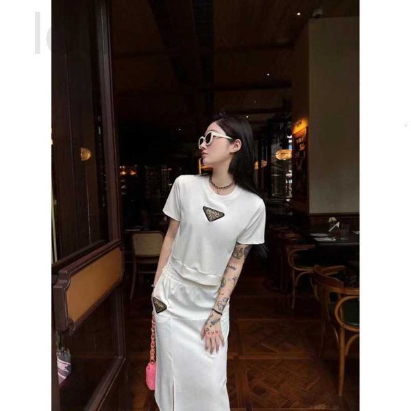women's knits & tees designer pd23ss spring/summer short with half skirt set triangle decoration lower corner split black and white dua
women's knits & tees designer pd23ss spring/summer short with half skirt set triangle decoration lower corner split black and white dua