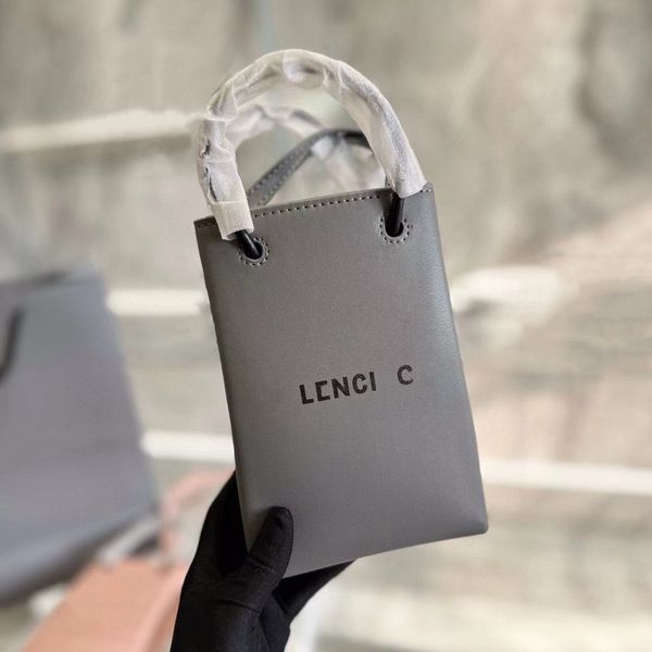 designer mobile phone bag women's handbag one shoulder crossbody bag high-quality leather design portable tote bag classic luxury messe
designer mobile phone bag women's handbag one shoulder crossbody bag high-quality leather design portable tote bag classic luxury messe