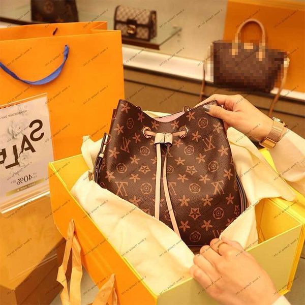 fashion shopping satchels pu woman messenger bag bucket luxury designer purses hobo handbag 22ss simple and generous mini satchel shoulder b
fashion shopping satchels pu woman messenger bag bucket luxury designer purses hobo handbag 22ss simple and generous mini satchel shoulder b