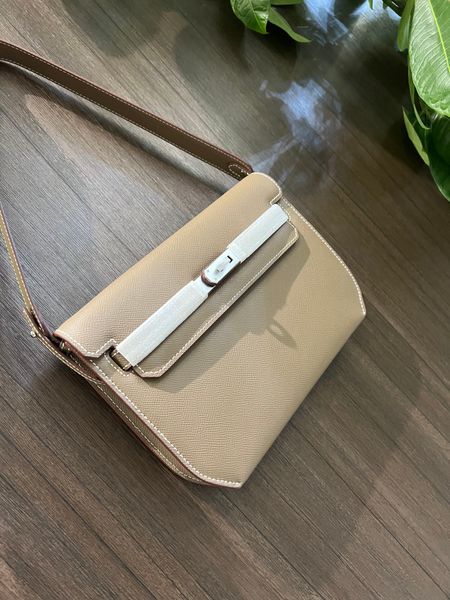 designer bag handbag high-end brand purse handbag leather handbag handbag shoulder strap and packaging
designer bag handbag high-end brand purse handbag leather handbag handbag shoulder strap and packaging