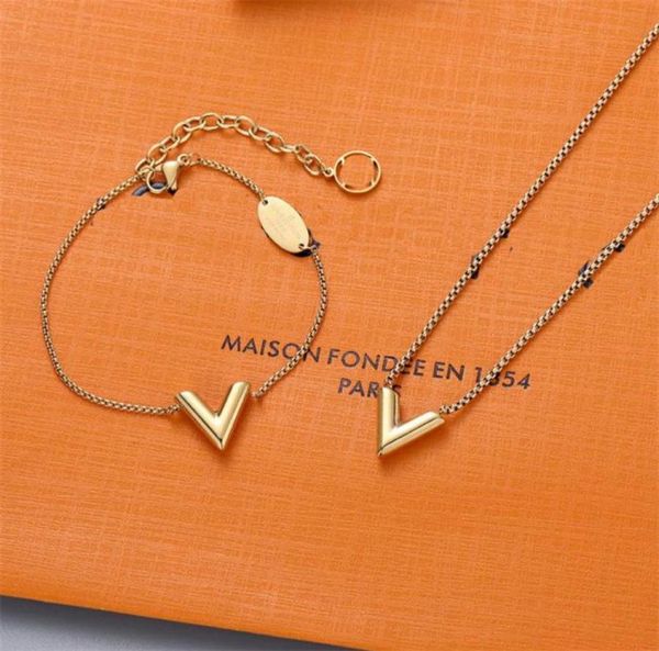 classic designer pendant charm bracelets gold love v necklace fashion jewelrys wristband plated letter simple heart luxury pendant4266325, Golden;silver
classic designer pendant charm bracelets gold love v necklace fashion jewelrys wristband plated letter simple heart luxury pendant4266325, Golden;silver
