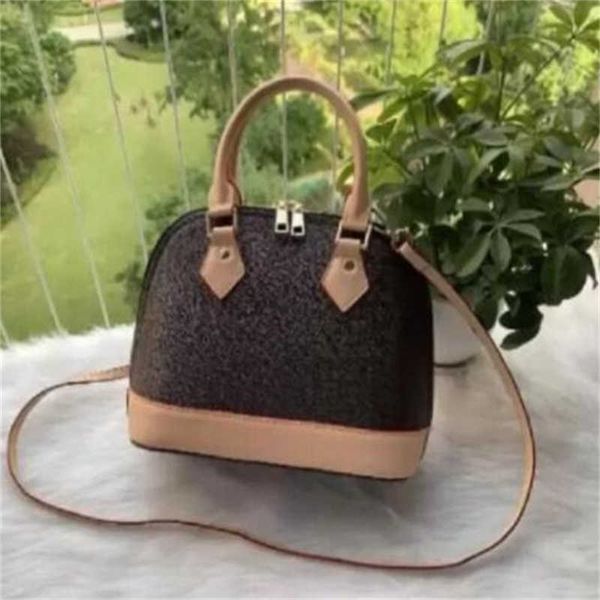 luxurys designers shell bags with 25cm fashion women shoulder messenger bag leather handbags ladies cosmetic crossbody totes wallet purse
luxurys designers shell bags with 25cm fashion women shoulder messenger bag leather handbags ladies cosmetic crossbody totes wallet purse