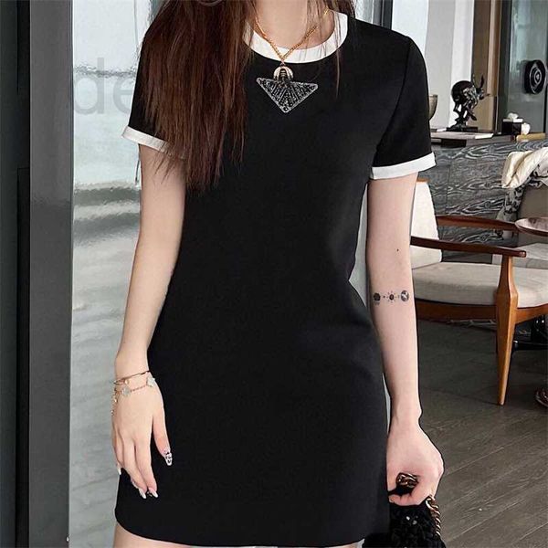 casual dresses designer knitted dress with embroidery letter black and white color short sleeve t-shirt skirt female all-match thin round co, Black;gray
casual dresses designer knitted dress with embroidery letter black and white color short sleeve t-shirt skirt female all-match thin round co, Black;gray