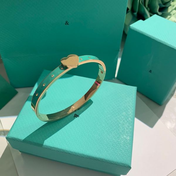 luxury designer bracelets bangle gold bead bracelet classic diamond jewelry ladies heart-shaped openable bracelet trendy fashion versatile v, Black
luxury designer bracelets bangle gold bead bracelet classic diamond jewelry ladies heart-shaped openable bracelet trendy fashion versatile v, Black