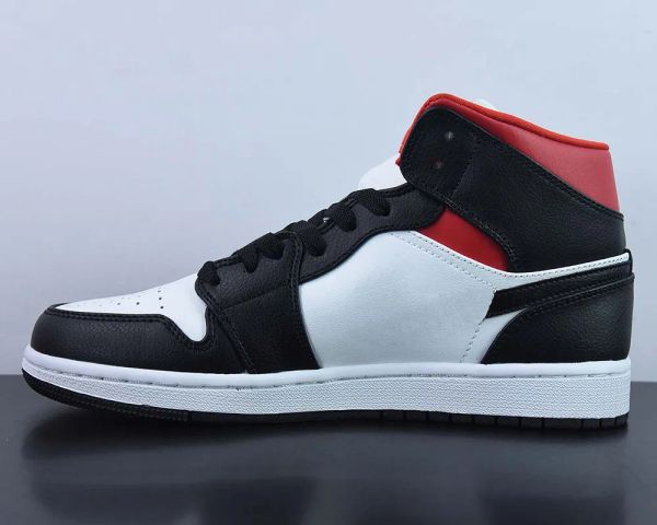 2023 basketball shoes sports jumpman 1 mid gym red 1s black fire red white sports outdoor sneakers whit box
2023 basketball shoes sports jumpman 1 mid gym red 1s black fire red white sports outdoor sneakers whit box