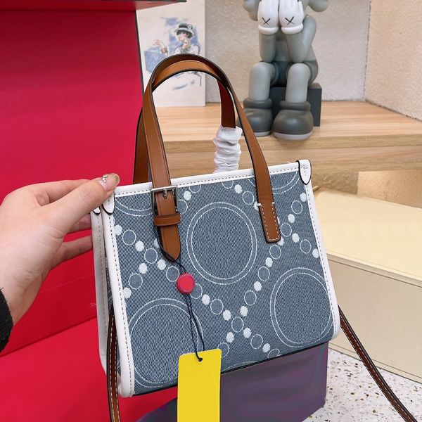 tote bag designer bag totes bags women luxury handbag fashion all-match classic womens street trend handbags blue shoulder 2 szie 230509
tote bag designer bag totes bags women luxury handbag fashion all-match classic womens street trend handbags blue shoulder 2 szie 230509