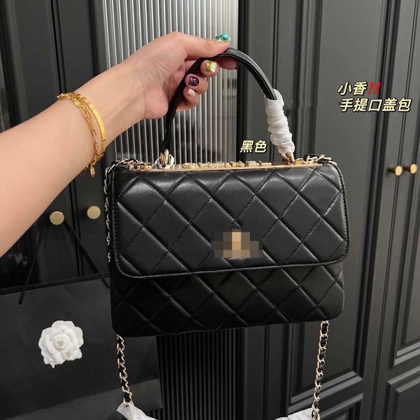 5a designer shoulder bag classic plaid flap cf caviar hand gold silver chain leather double letter solid color buckle square stripe lady mes
5a designer shoulder bag classic plaid flap cf caviar hand gold silver chain leather double letter solid color buckle square stripe lady mes