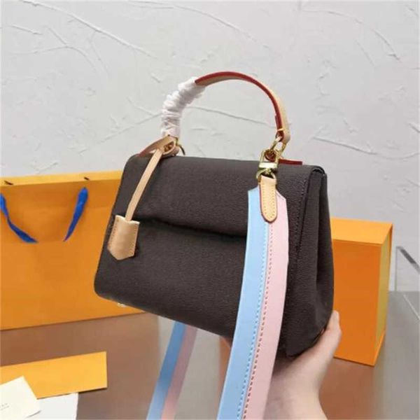 designer tote women cluny bb handbag shulder bag cowhide leather tote crossbody bags two color belt l letter pattern fashion classic handbag
designer tote women cluny bb handbag shulder bag cowhide leather tote crossbody bags two color belt l letter pattern fashion classic handbag