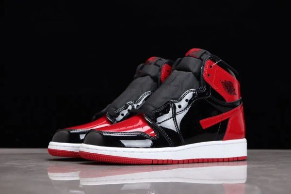 basketball shoes 1s high patent bred black white varsity red jumpman 1 og rte outdoor shoes sneaker sports with original box
basketball shoes 1s high patent bred black white varsity red jumpman 1 og rte outdoor shoes sneaker sports with original box