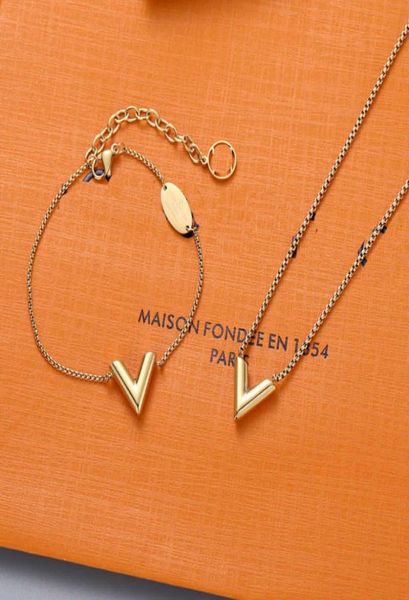 classic designer pendant charm bracelets gold love v necklace fashion jewelrys wristband plated letter simple heart luxury pendant5625011, Golden;silver
classic designer pendant charm bracelets gold love v necklace fashion jewelrys wristband plated letter simple heart luxury pendant5625011, Golden;silver