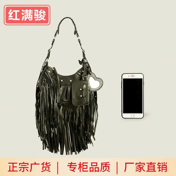 double sided tassel shoulder bag for female niche, soft pu rivet underarm bag, fashionable and trendy crossbody bag 230406
double sided tassel shoulder bag for female niche, soft pu rivet underarm bag, fashionable and trendy crossbody bag 230406