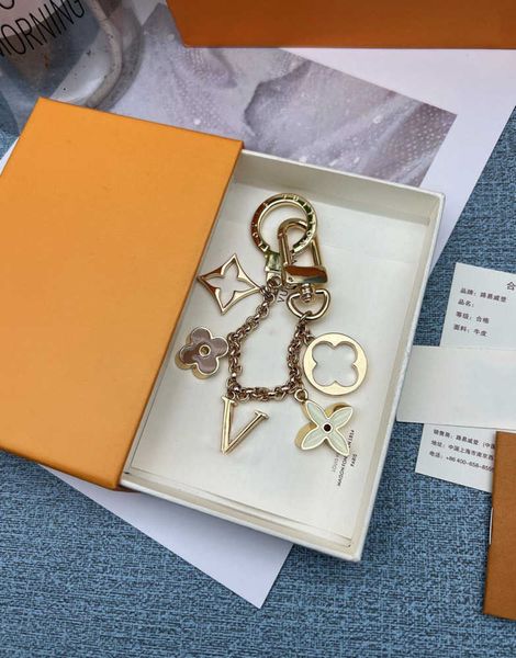 keychains lanyards 2023 new european and american long chain pink flower key ring belt original box motion current 66ess, Silver
keychains lanyards 2023 new european and american long chain pink flower key ring belt original box motion current 66ess, Silver