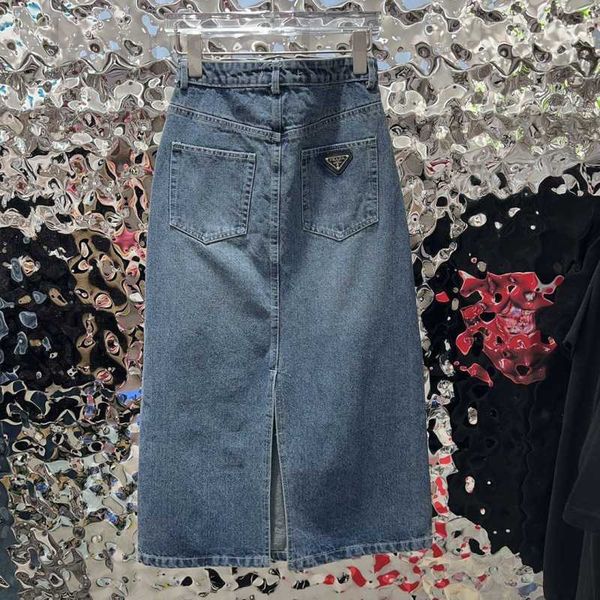 women's jeans designer 23 spring and summer new fashion classic triangle denim blue split casual versatile skirt 44rr
women's jeans designer 23 spring and summer new fashion classic triangle denim blue split casual versatile skirt 44rr