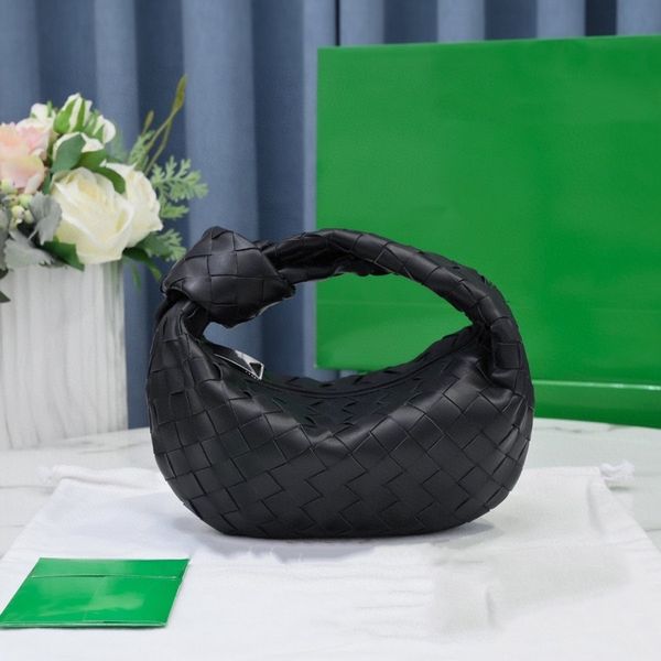 fashion temperament simple solid color personality women's bag cowhide knitting knot croissant one shoulder handbag
fashion temperament simple solid color personality women's bag cowhide knitting knot croissant one shoulder handbag