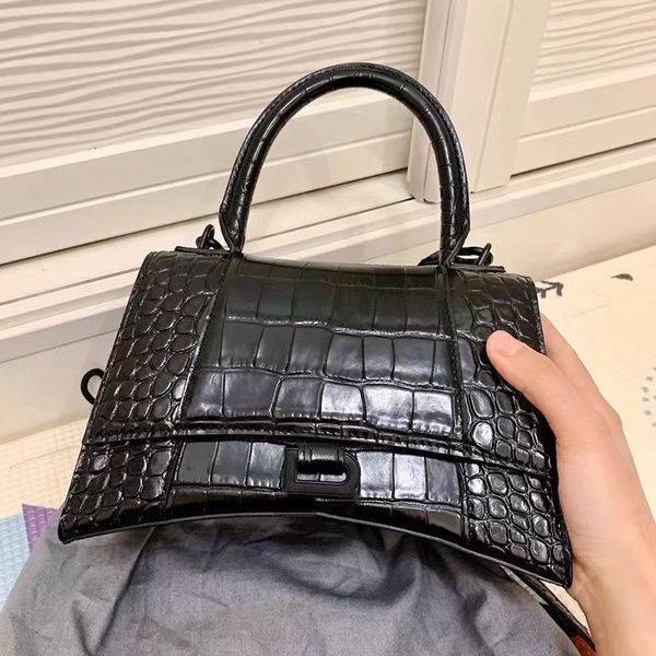 brand hourglass designer bag women's handbag purse fashion new single shoulder crossbody bag senior texture crocodile print portable me
brand hourglass designer bag women's handbag purse fashion new single shoulder crossbody bag senior texture crocodile print portable me