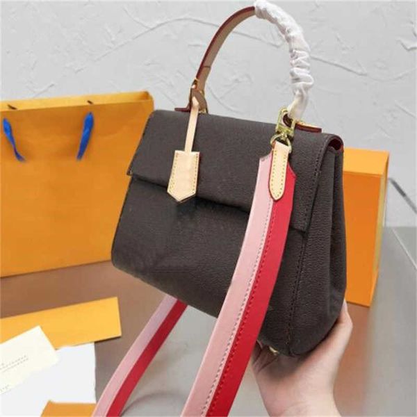 women cluny bb handbag shulder bag cowhide leather tote crossbody bags two color belt l letter pattern fashion classic handbags purse
women cluny bb handbag shulder bag cowhide leather tote crossbody bags two color belt l letter pattern fashion classic handbags purse
