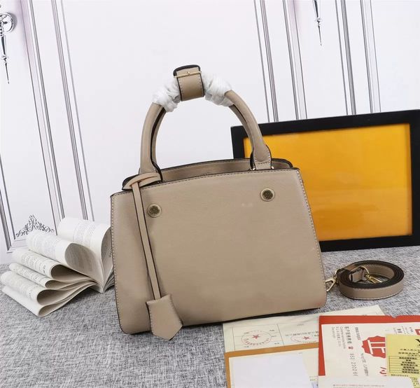 bb grand petit palais designer women shopping bag oversized letter flower embossed genuine cowhide-leather purse handbag shoulderbag tote cr, Black;red
bb grand petit palais designer women shopping bag oversized letter flower embossed genuine cowhide-leather purse handbag shoulderbag tote cr, Black;red
