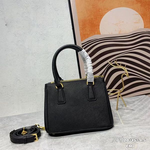woman designer tote bag leather handbag chain bags scarf charm killer package golden metal letter logo equipped with a removable shoulder st, Black;red
woman designer tote bag leather handbag chain bags scarf charm killer package golden metal letter logo equipped with a removable shoulder st, Black;red