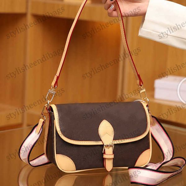 2023 new tote bag leather old flower wide shoulder strap bag classic postman bag single shoulder crossbody underarm womens bag clutch handba
2023 new tote bag leather old flower wide shoulder strap bag classic postman bag single shoulder crossbody underarm womens bag clutch handba